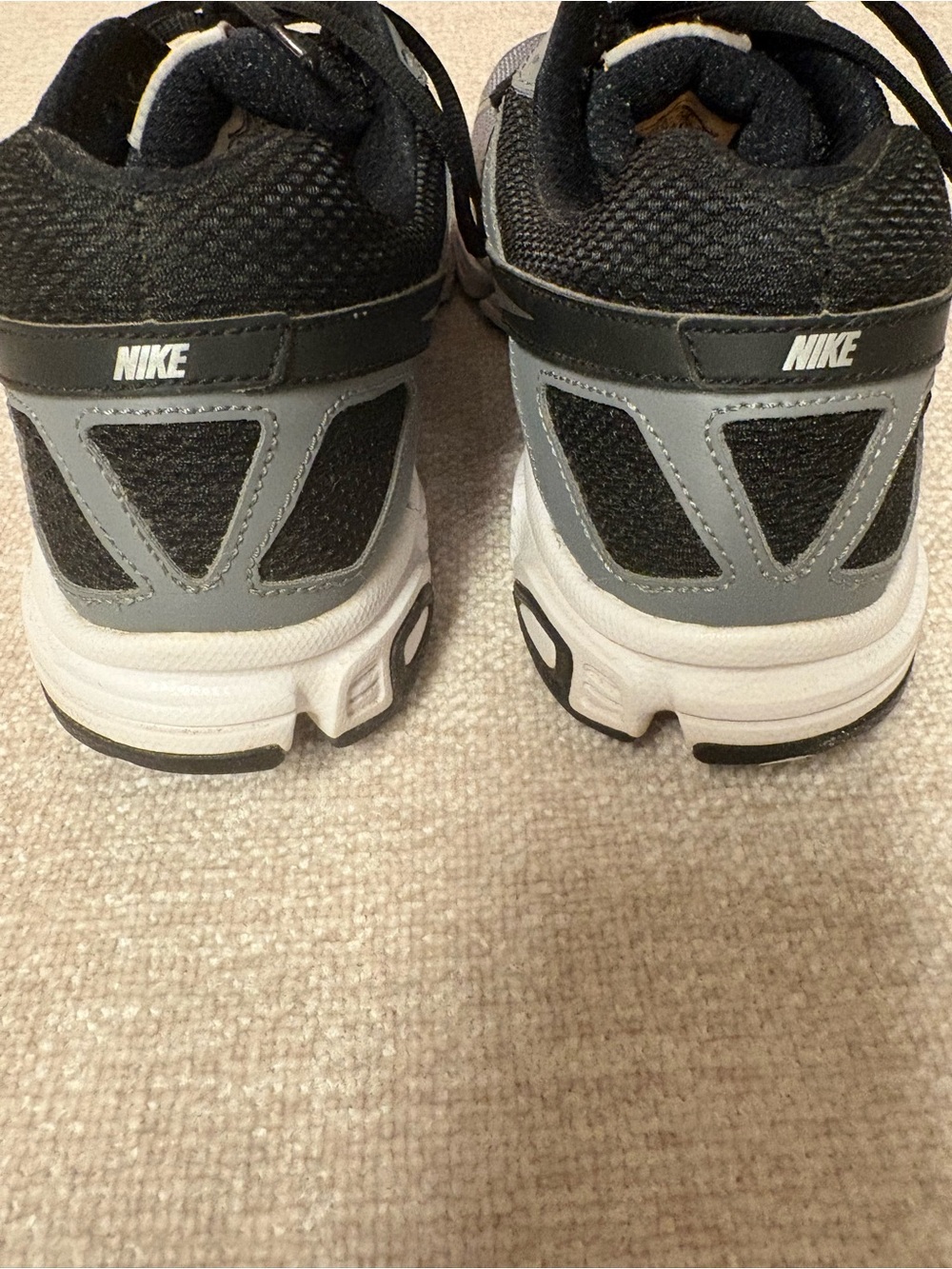 Nike Men’s Gray and Black DownShifter 5 Running Shoes with Orange Logo Size 9.5 - Picture 12 of 16